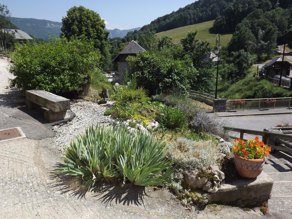 Bar Hotel Restaurant Le Margeriaz Les Déserts Kültér fotó
