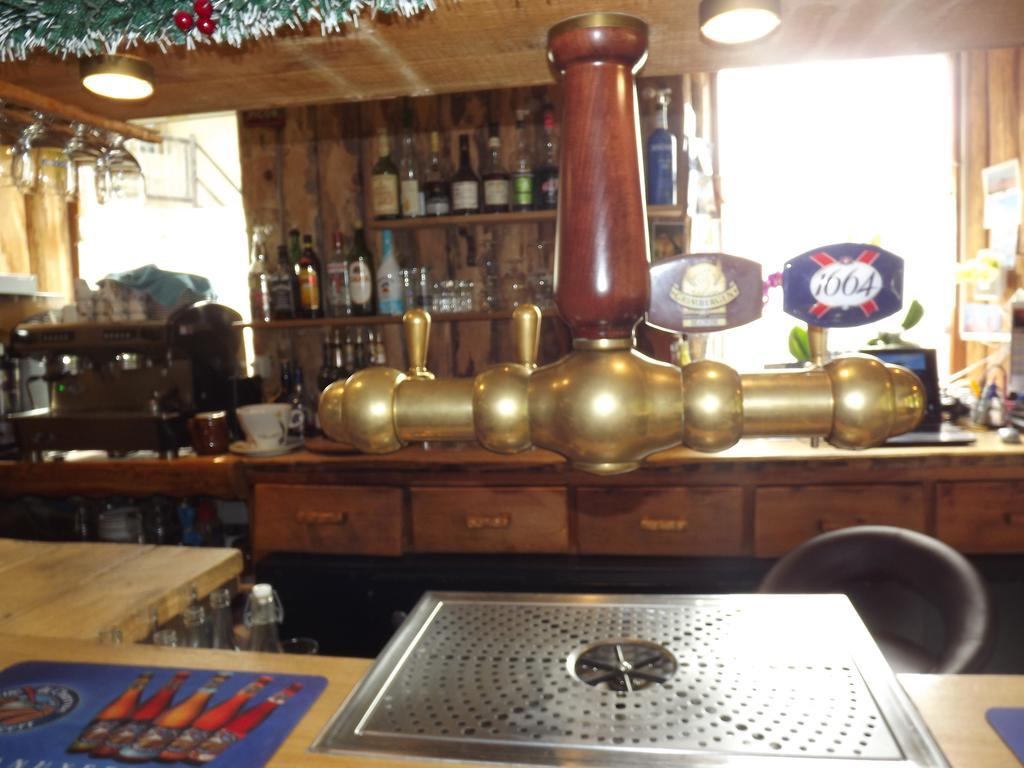 Bar Hotel Restaurant Le Margeriaz Les Déserts Kültér fotó