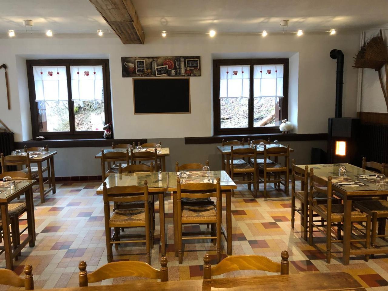 Bar Hotel Restaurant Le Margeriaz Les Déserts Kültér fotó